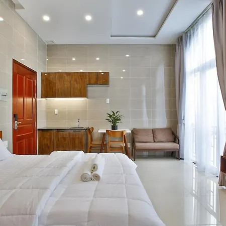 98 Phung Van Cung Hotel